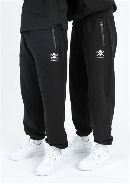 FC St. Pauli - Totenkopf, Jogginghose