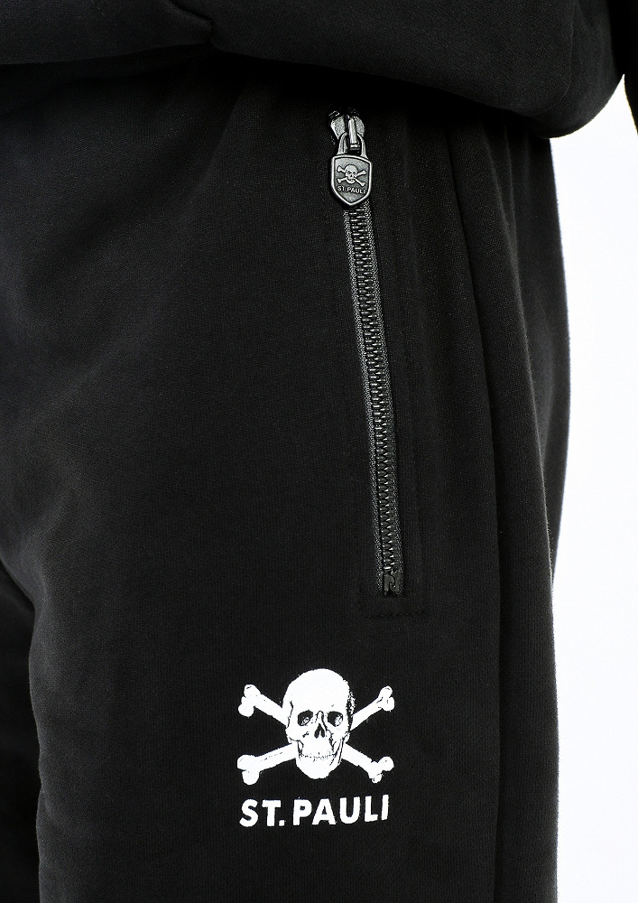 FC St. Pauli - Totenkopf, Jogginghose