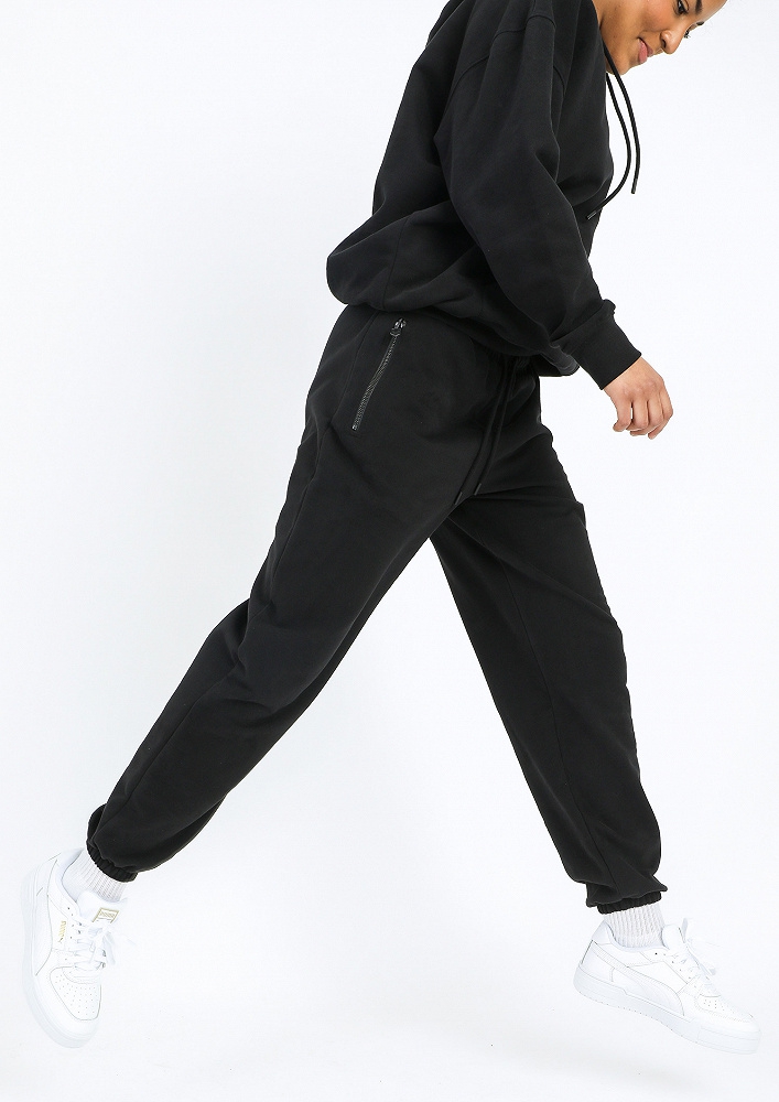 FC St. Pauli - Totenkopf, Jogginghose