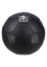 FC St. Pauli - Totenkopf, Ball
