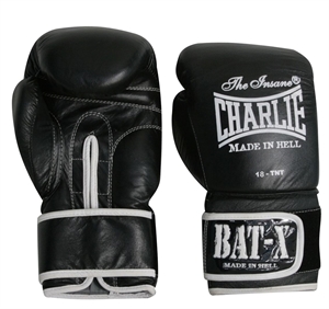 Charlie – Bat-X, Boxhandschuhe